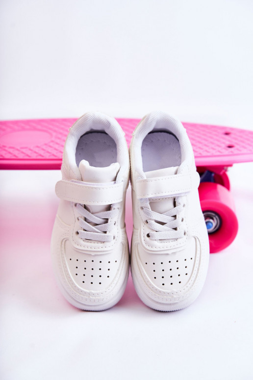 Zapatillas deportivas infantiles con cierres adhesivos en color blanco Elike Zapatillas deportivas infantiles con cierres adhesivos en color blanco Elike