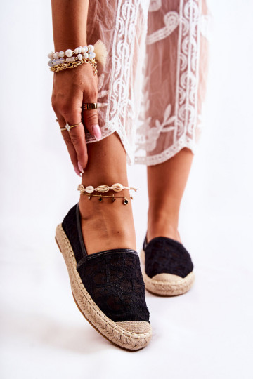 Alpargatas modelo clásico con elementos calados en negro Catris