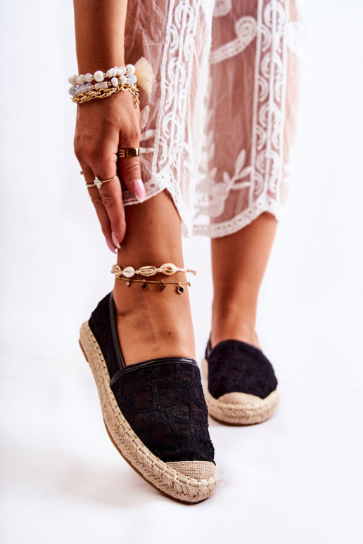 Alpargatas modelo clásico con elementos calados en negro Catris