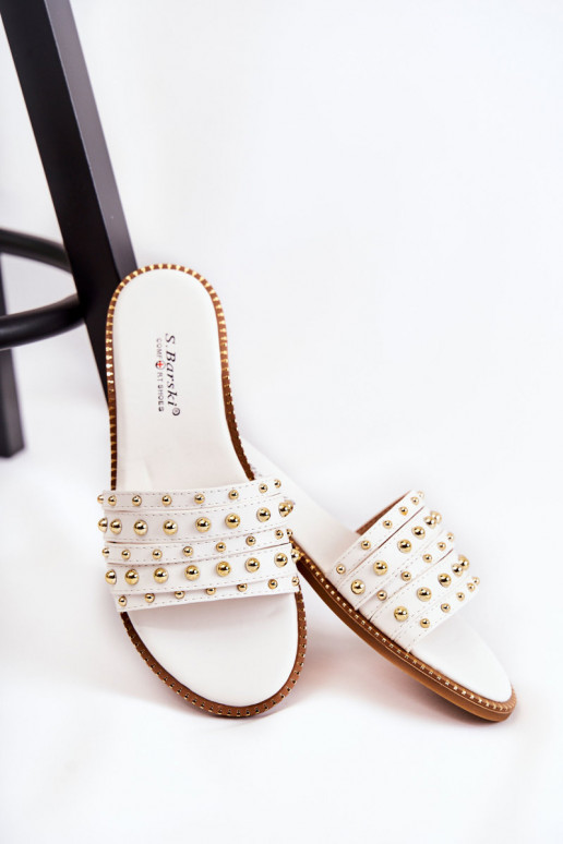 Babuchas de piel con adornos en color blanco Brien Babuchas de piel con adornos en color blanco Brien