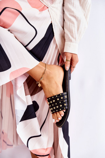 Babuchas de piel con adornos en color negro Brien 2