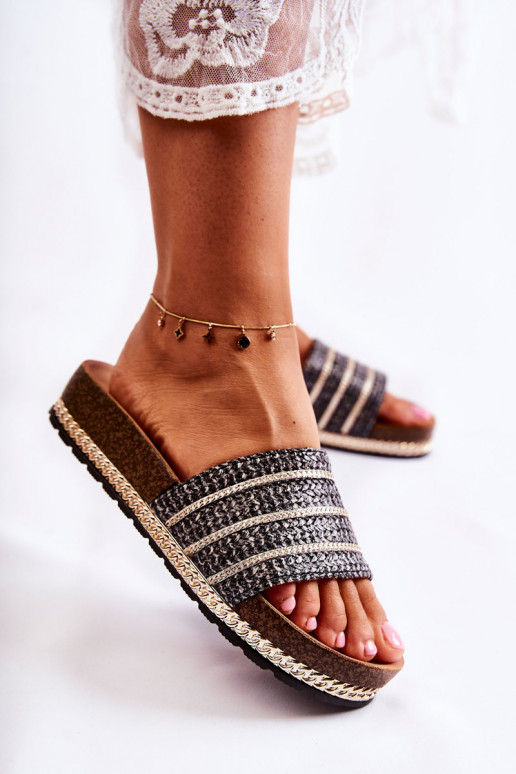 Pantuflas con cadenas modelo clásico en color negro Maddy