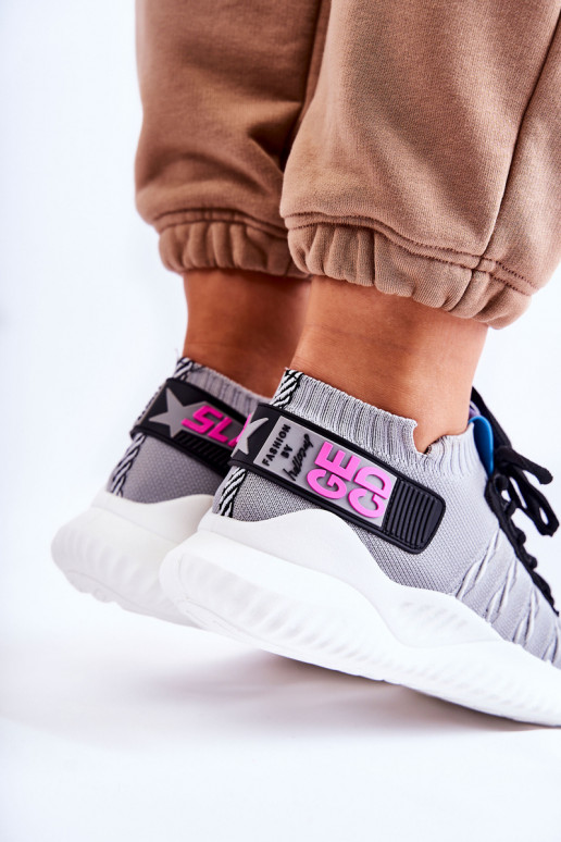 Zapatos Klayra del modelo Sneaker en color gris.