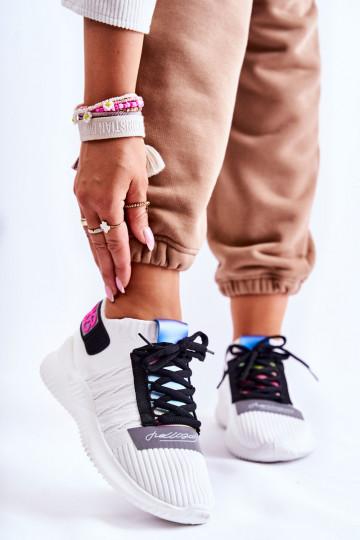 Zapatos Klayra color blanco del modelo Sneaker.