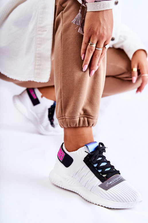 Zapatos Klayra color blanco del modelo Sneaker.