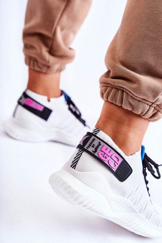 Zapatos Klayra color blanco del modelo Sneaker.