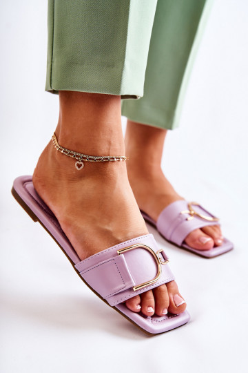 Zapatillas modelo clásico con adornos color morado Shilla