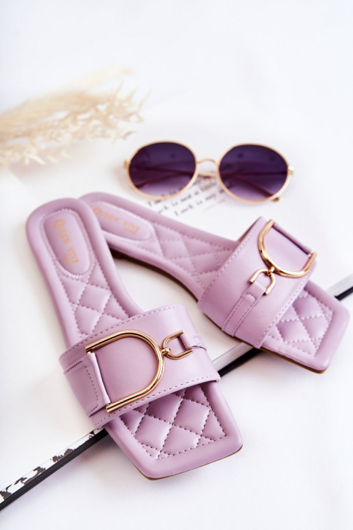 Zapatillas modelo clásico con adornos color morado Shilla