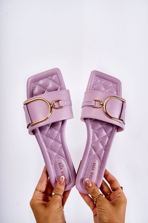 Zapatillas modelo clásico con adornos color morado Shilla