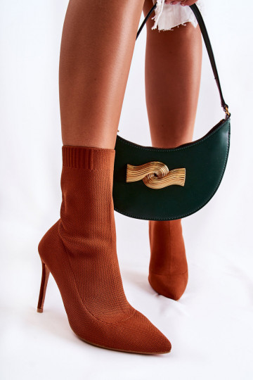 Botas con suela tipo calcetín y tacón fino en color marrón Luisell