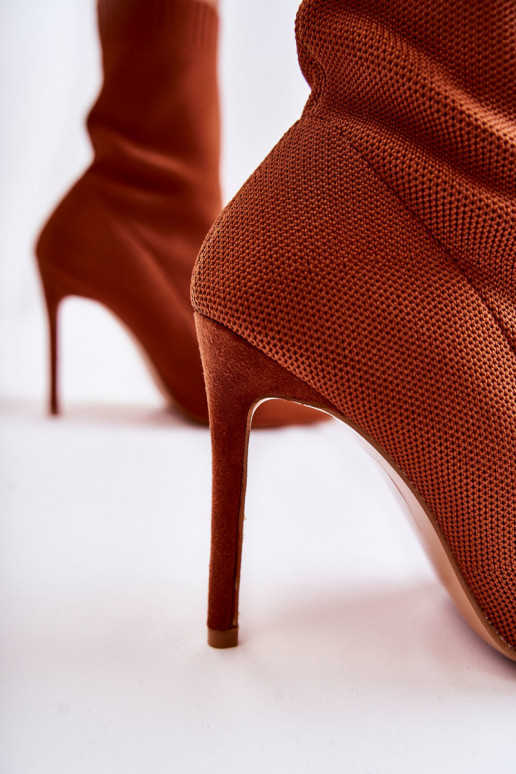 Botas con suela tipo calcetín y tacón fino en color marrón Luisell Botas con suela tipo calcetín y tacón fino en color marrón Luisell