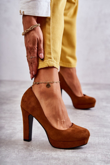 Zapatos modelo clásico de ante con tacón color marrón Soro