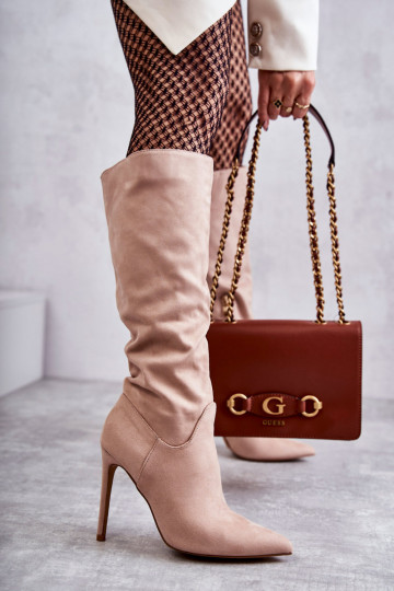 Botas largas Ameya modelo clásico de ante con tacón fino en color beige