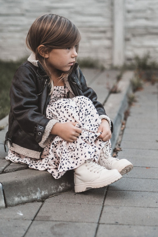 Botas infantiles con cremalleras beige Omua