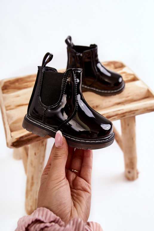 Botas infantiles calentitas con efecto barniz, color negro Porky Botas infantiles calentitas con efecto barniz, color negro Porky