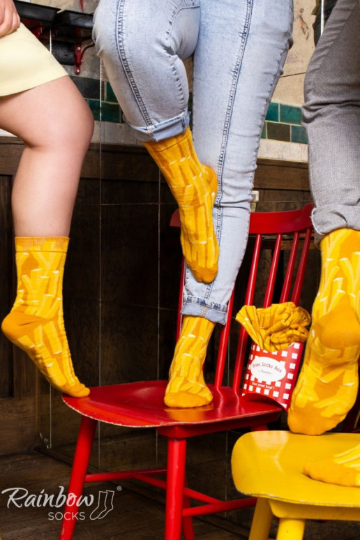 2 pares de calcetines de colores en una caja 2 pares de calcetines de colores en una caja