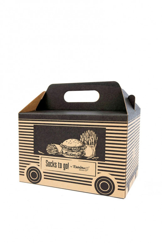 4 pares de calcetines de colores en una caja. 4 pares de calcetines de colores en una caja.