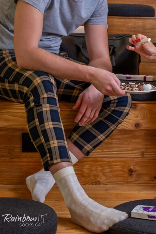 par de calcetines de colores en una caja. par de calcetines de colores en una caja.