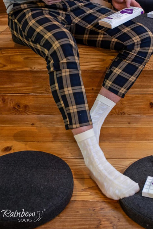 par de calcetines de colores en una caja. par de calcetines de colores en una caja.