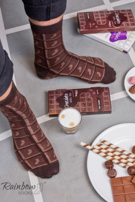 par de calcetines de colores en una caja. par de calcetines de colores en una caja.