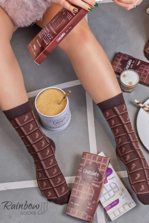 par de calcetines de colores en una caja. par de calcetines de colores en una caja.