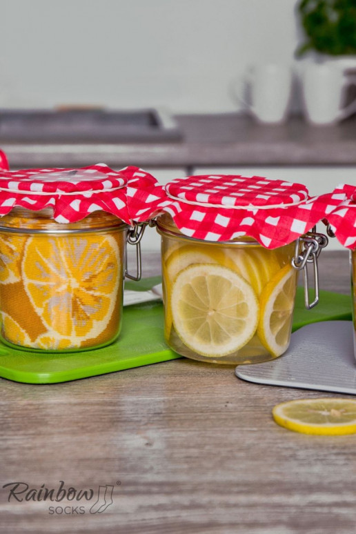 2 pares de calcetines de colores en una caja 2 pares de calcetines de colores en una caja