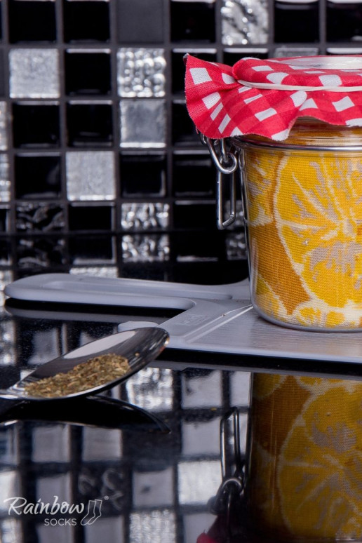 2 pares de calcetines de colores en una caja 2 pares de calcetines de colores en una caja