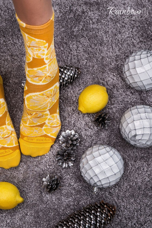 2 pares de calcetines de colores en una caja 2 pares de calcetines de colores en una caja