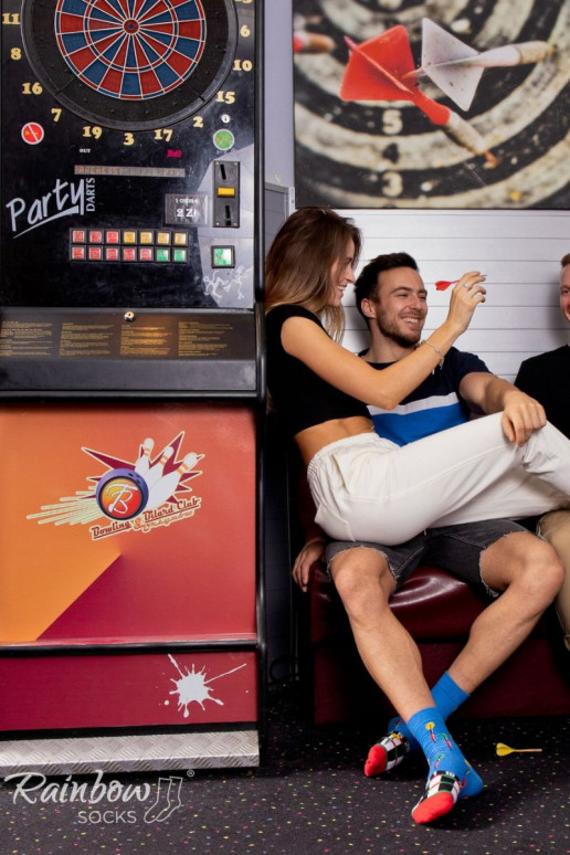 3 pares de calcetines de colores en una caja. 3 pares de calcetines de colores en una caja.