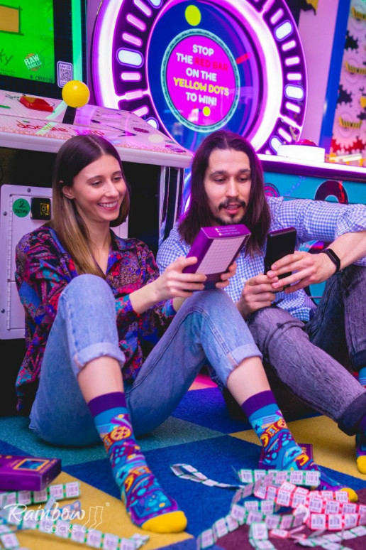 2 pares de calcetines de colores en una caja 2 pares de calcetines de colores en una caja