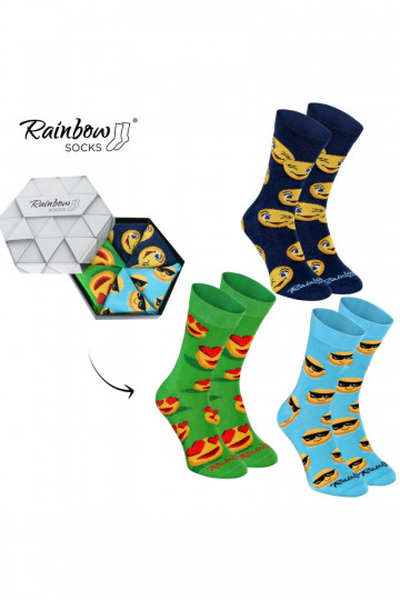 3 pares de calcetines de colores en una caja. 2
