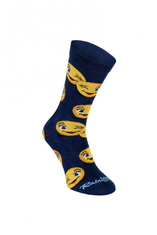 3 pares de calcetines de colores en una caja. 3 pares de calcetines de colores en una caja.