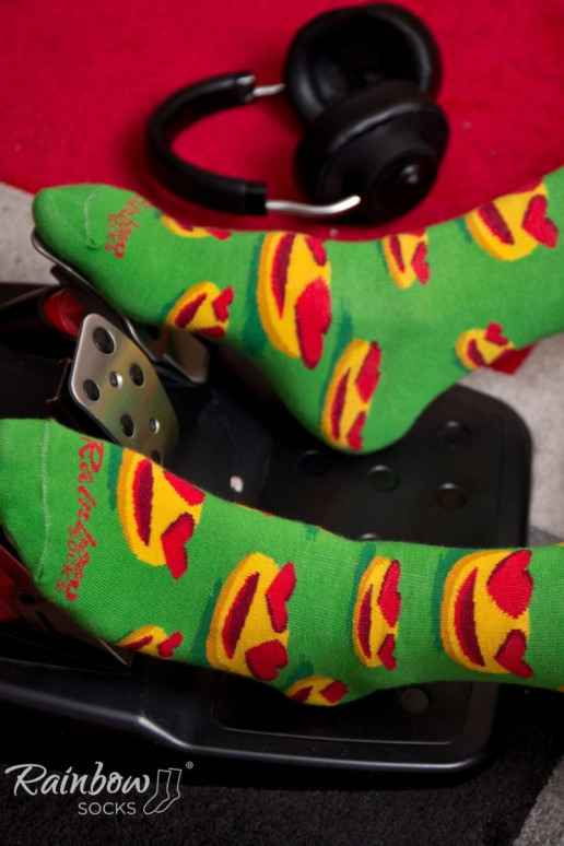 3 pares de calcetines de colores en una caja. 3 pares de calcetines de colores en una caja.