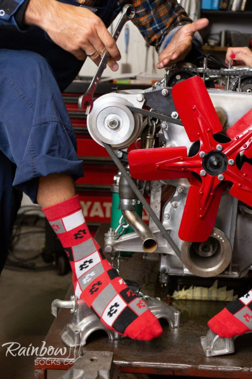 3 pares de calcetines de colores en una caja. 3 pares de calcetines de colores en una caja.