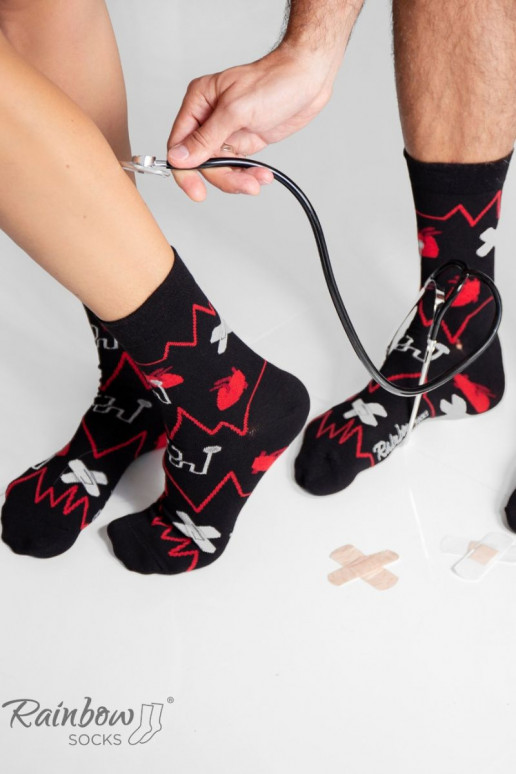 3 pares de calcetines de colores en una caja. 3 pares de calcetines de colores en una caja.