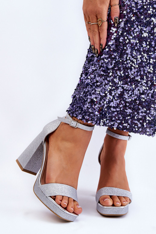 Sandalias brillantes con tacón ancho en plata Calmi