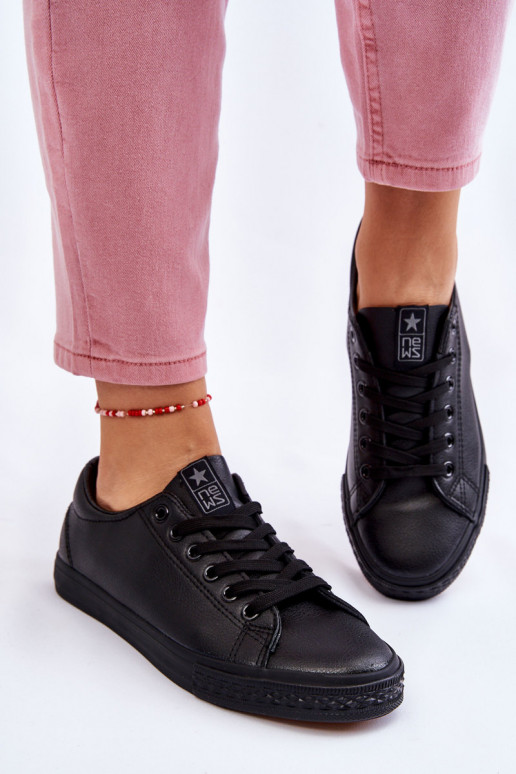 Zapato casual con tiras modelo clásico en color negro Misima