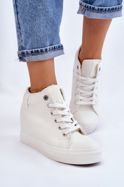 Zapatos casual con suela Big Star LL274035 color blanco.