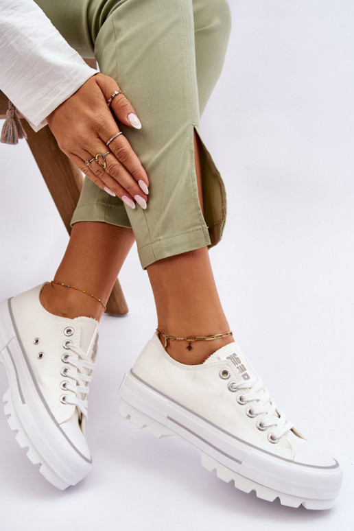 Zapatos casual con plataforma Big Star LL274150 color blanco.