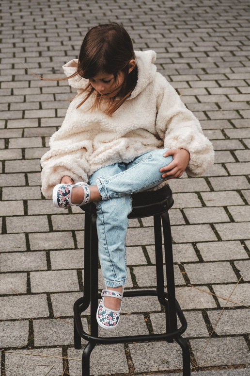 Bailarinas infantiles con estampado floral en color azul-gris Noah