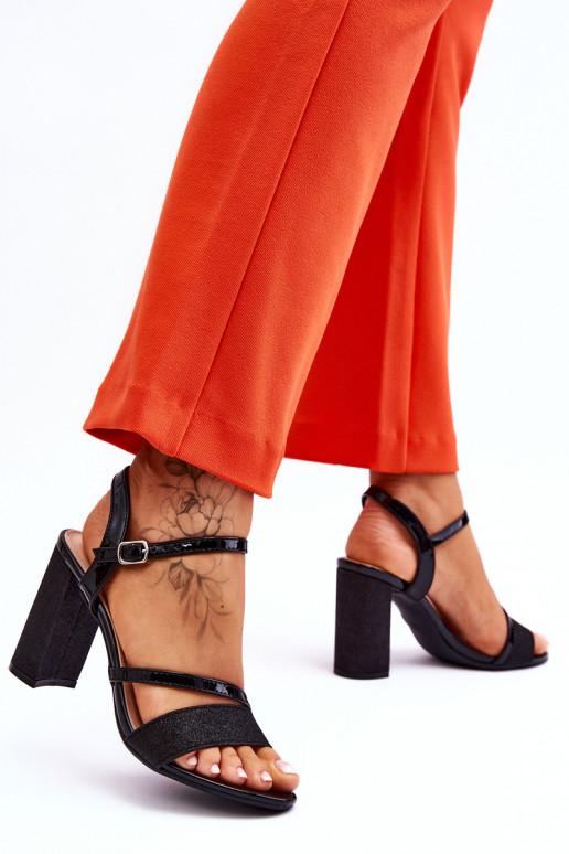 con brillos Elegantes sandalias de tacón en color negro Alicia