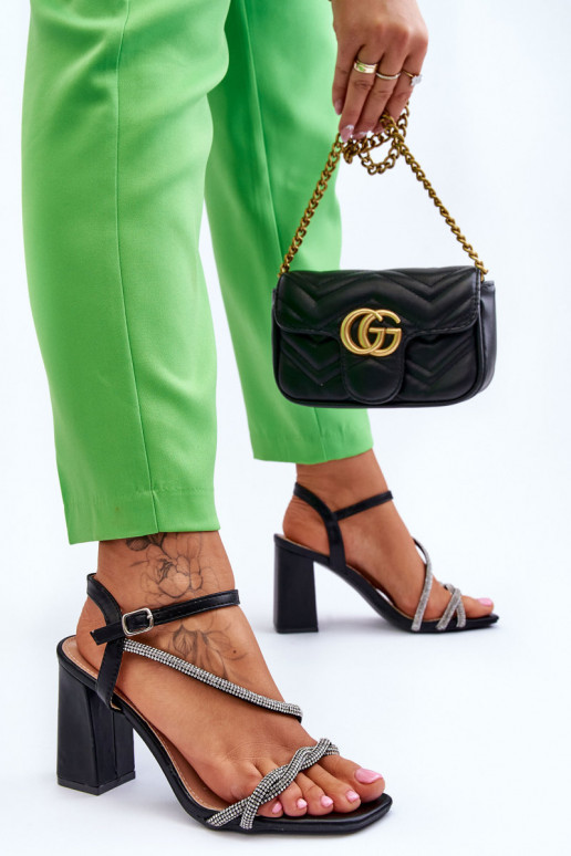 Sandalias de mujer con ojales brillantes con tacón en negro Carlotta