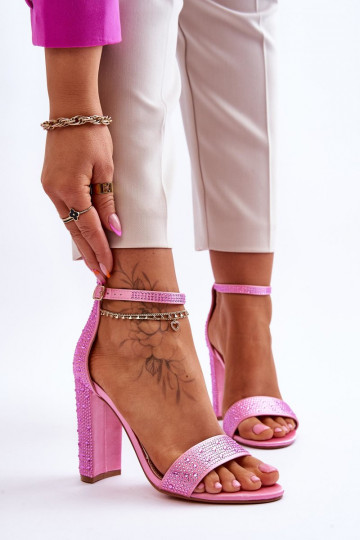 Elegantes sandalias de tacón con ojales brillantes en color rosa Idealistic