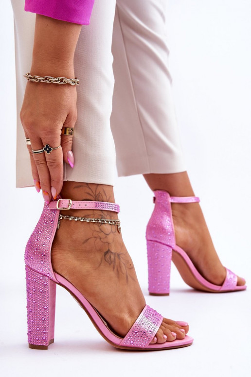 Elegantes sandalias de tacón con ojales brillantes en color rosa Idealistic