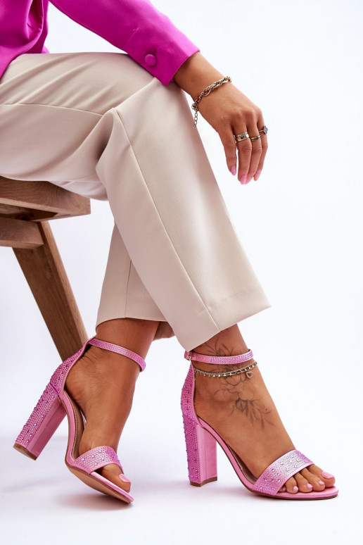 Elegantes sandalias de tacón con ojales brillantes en color rosa Idealistic