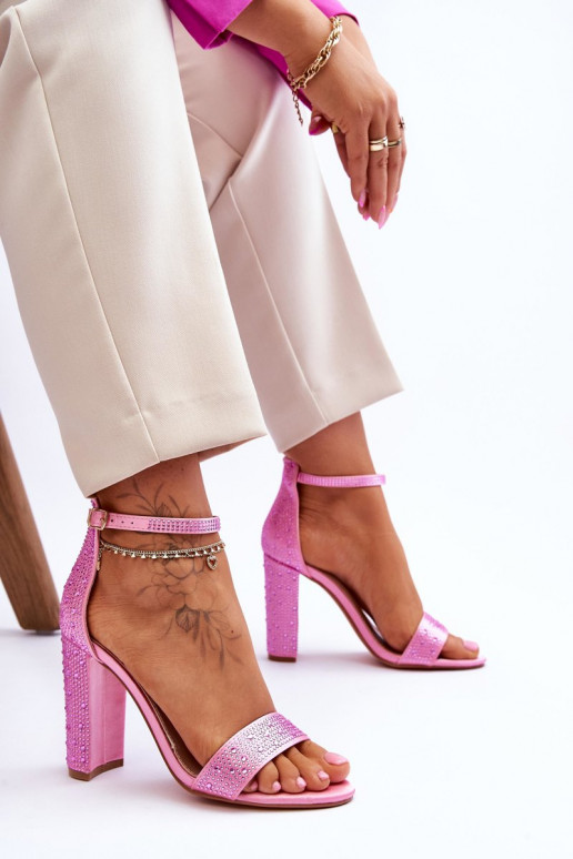 Elegantes sandalias de tacón con ojales brillantes en color rosa Idealistic