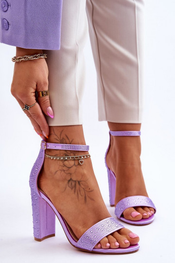 Elegantes sandalias de tacón con ojales brillantes en color Violeta Idealistic