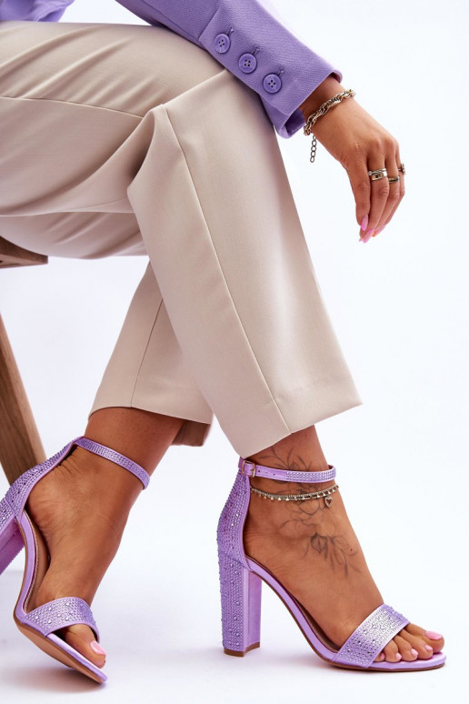 Elegantes sandalias de tacón con ojales brillantes en color Violeta Idealistic