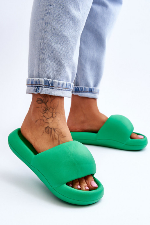 Pantuflas ligeras con suela chapada en oro en verde Milton