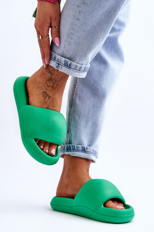 Pantuflas ligeras con suela chapada en oro en verde Milton